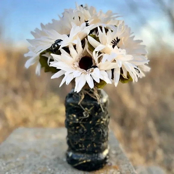 NEW SPIDER FAUX FLORAL ARRANGEMENT - Spooky Potion bottle arrangement - Picture 16 of 17
